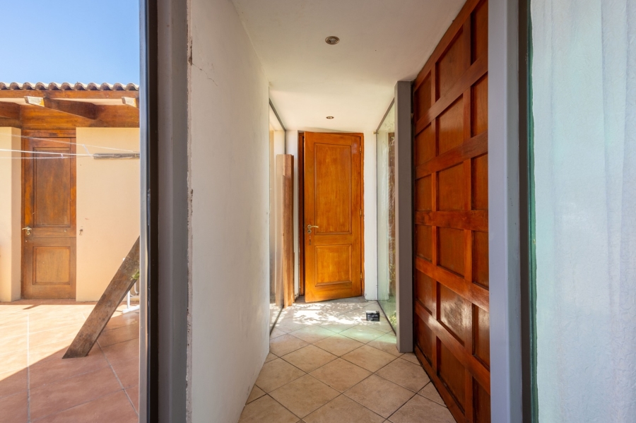 4 Bedroom Property for Sale in Whale Rock Western Cape